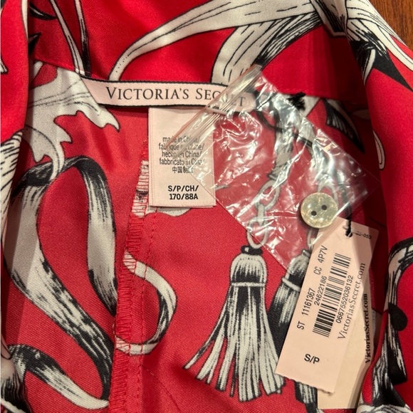 NWT Victoria’s Secret Red Satin Long Sleeve Romper PJ - Picture 3 of 7